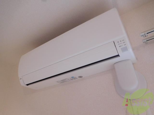 その他　真っ白エアコン冬夏の強い味方ですね