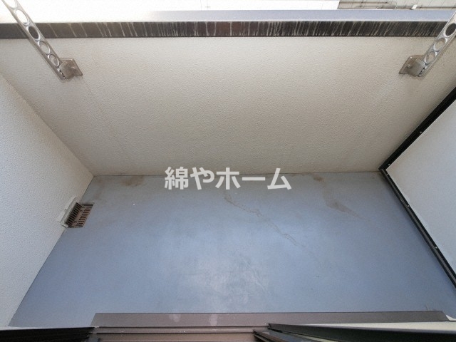 バルコニー　外からの目が気にならないバルコニーで洗濯物が干せます