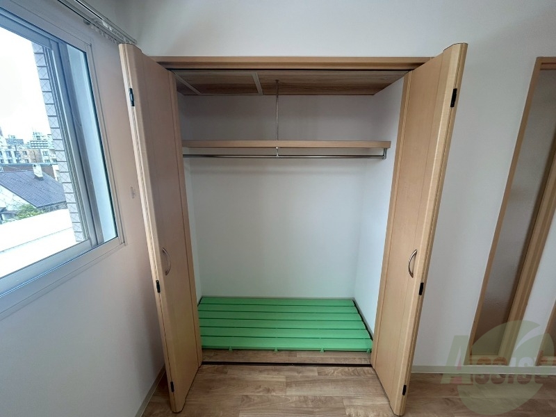 収納　寝室の収納です。部屋がすっきり片付きます。
