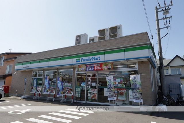 コンビニ　ファミリーマート苫小牧日新５丁目店（コンビニ）まで525m