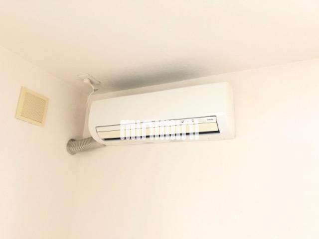 その他設備　リビングに１基ついてます
