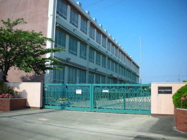 小学校　市立西前田小学校（小学校）まで240m