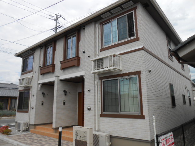 建物外観　サンルーム・玄関側を南西方向より撮影