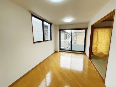 その他部屋・スペース　こちらの居間で趣味の時間をお楽しみください