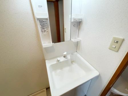 洗面設備　使いやすい洗面所です