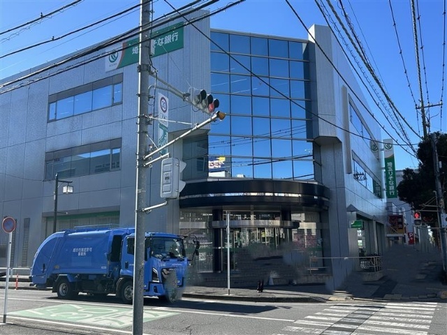 銀行　埼玉りそな銀行せんげん台支店（銀行）まで358m