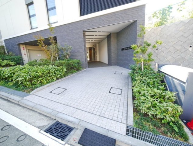 エントランス　【屋上、ドッグラン完備♪】人気のおすすめ物件！