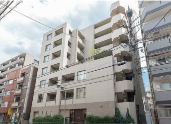 建物外観　鉄筋コンクリート造のがっちりとした建物。