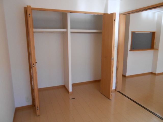 収納　寝室内収納（クローゼット・１．５間分）完備