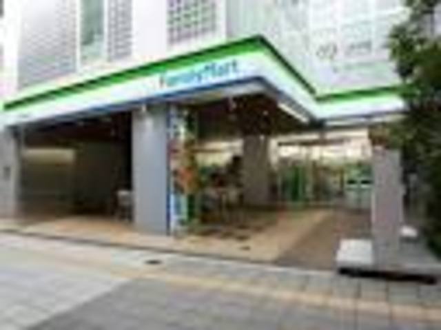 コンビニ　ファミリーマート三軒茶屋東店（コンビニ）まで198m