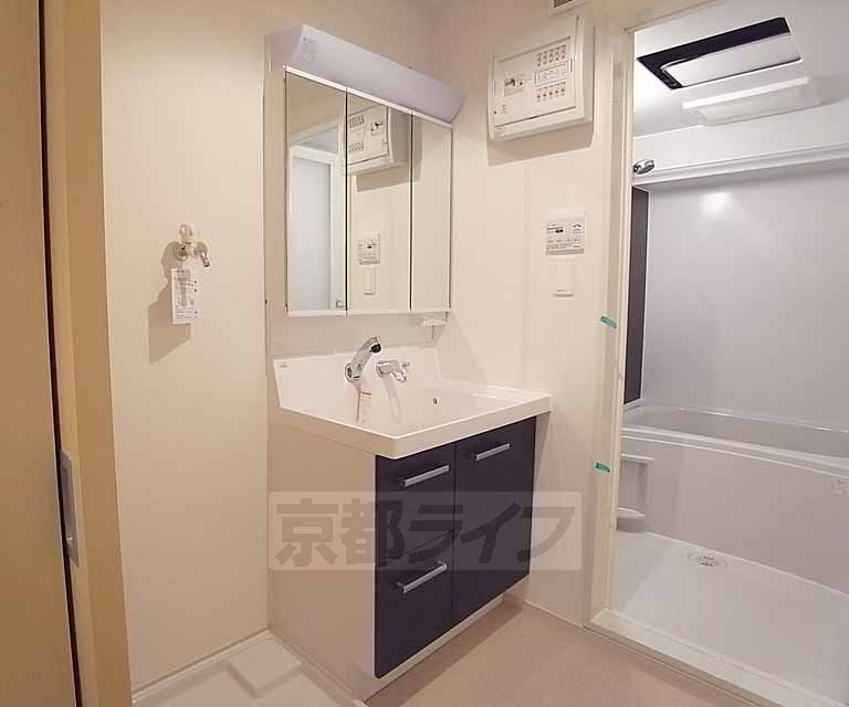 洗面設備　使いやすいシャンプードレッサーです