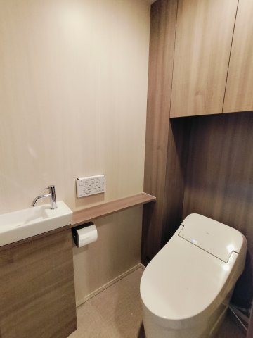 トイレ　温水洗浄便座