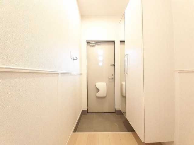 玄関　※写真を準備中のため、同シリーズの別室写真をご参照下さい。