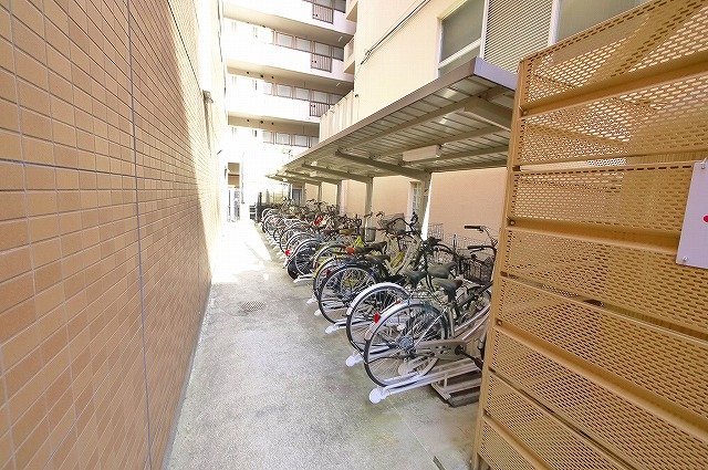 その他共有部分　屋根付き駐輪場です