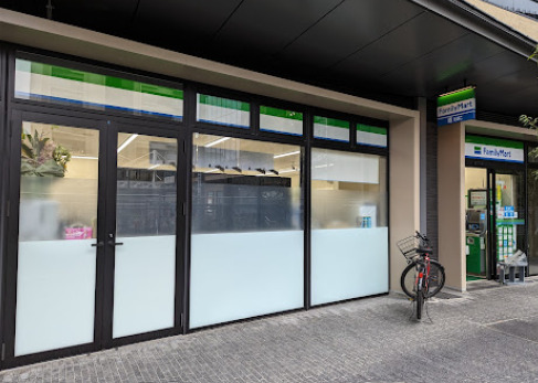 コンビニ　ファミリーマート 西小山駅前店（コンビニ）まで246m