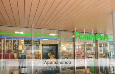 コンビニ　ファミリーマート アルコスクエア店（コンビニ）まで890m