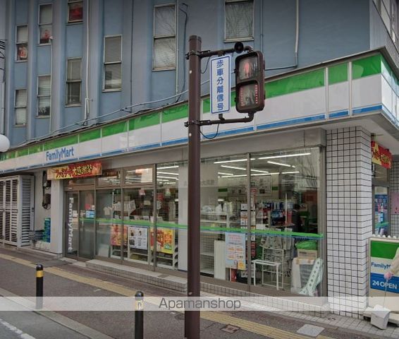 コンビニ　ファミリーマート（コンビニ）まで421m