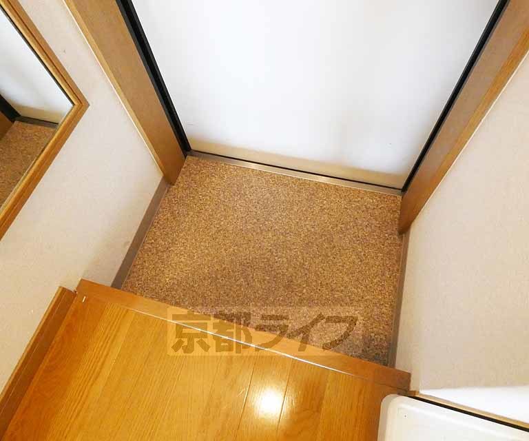 玄関　鏡の付いた玄関です