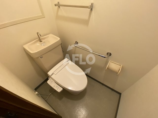 トイレ　サクラハイム浦江　温水洗浄便座