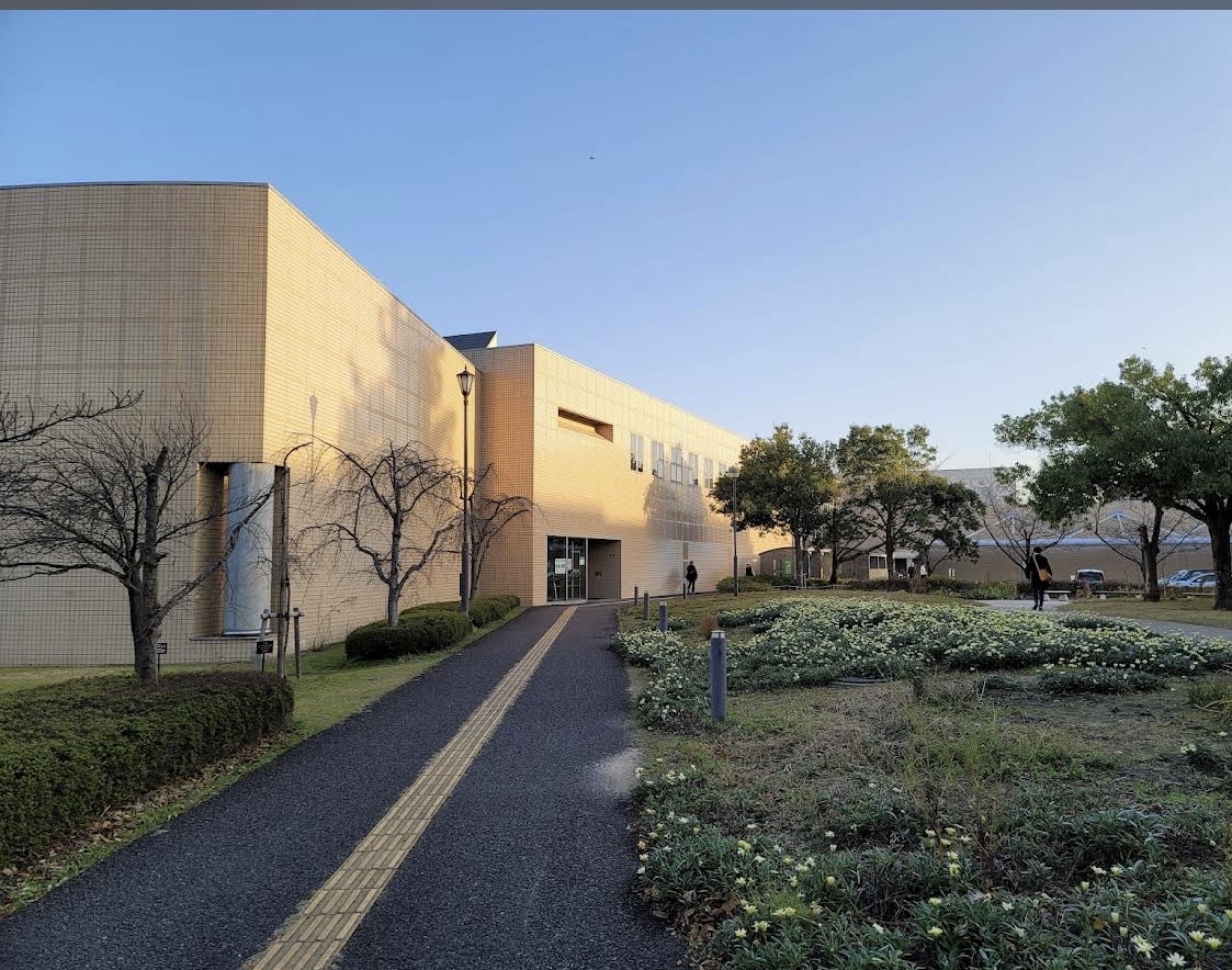 図書館　新潟県立図書館（図書館）まで1180m