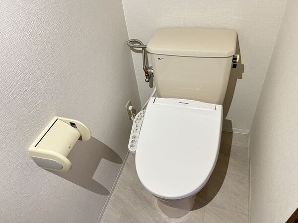 トイレ　同物件の別部屋になります。
