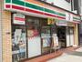 コンビニ　セブンイレブン（コンビニ）まで301m