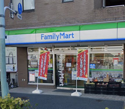 コンビニ　ファミリーマート 世田谷北沢四丁目店（コンビニ）まで326m