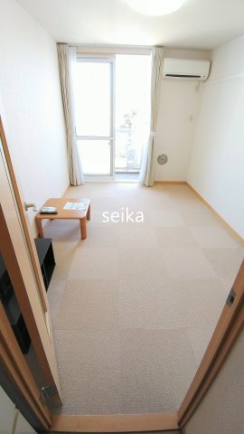 居室・リビング　エアコン・照明以外の家具家電は付いていません