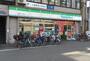 コンビニ　ファミリーマート 梅香三丁目店（コンビニ）まで286m