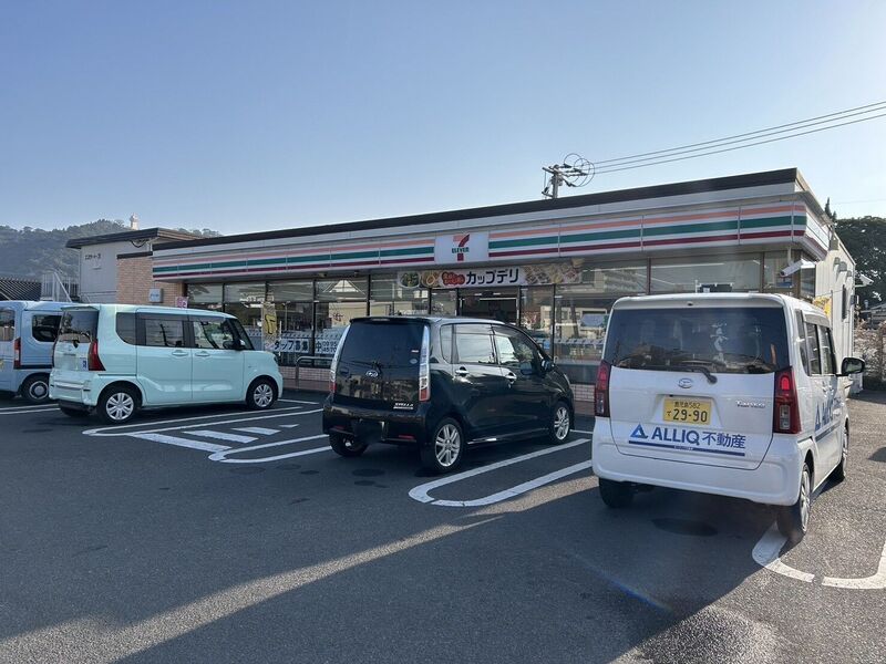 コンビニ　セブンイレブン国分中央4丁目店（コンビニ）まで217m