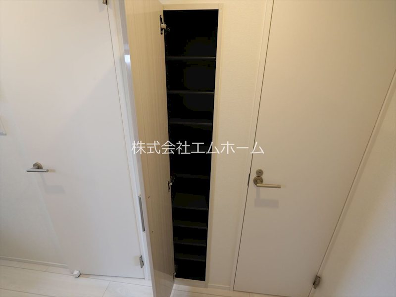 玄関　玄関　シューズボックス付