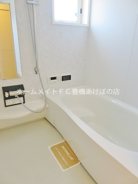 バス・シャワールーム　同型別部屋写真（反転）