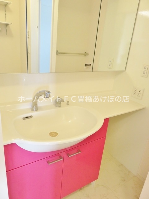 洗面設備　同型別部屋写真（反転）