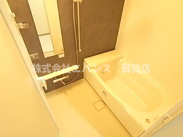 バス・シャワールーム　落ち着いた空間のお風呂です