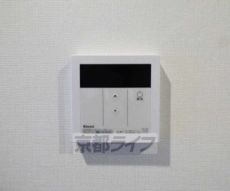 その他設備　給湯器リモコンです。