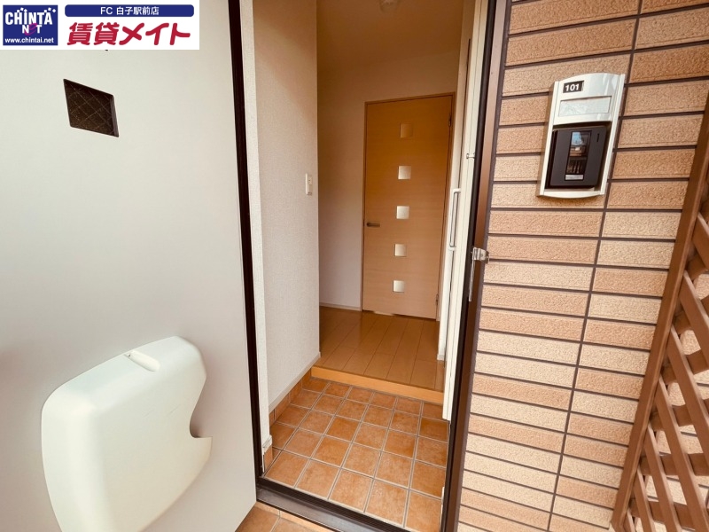 玄関　同型参考写真