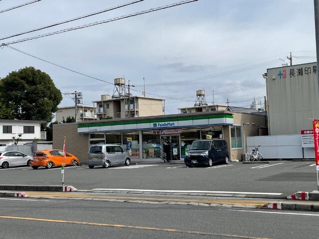 コンビニ　ファミリーマート桑名市民会館前店（コンビニ）まで980m