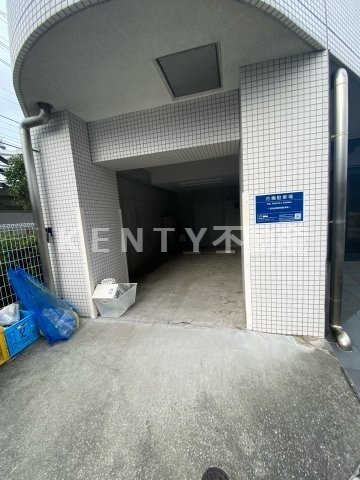 駐車場　駐車場があるので、車を買う予定の方も安心です