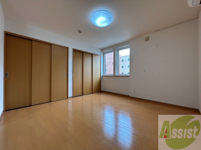 その他部屋・スペース　こちらのお部屋は光が差し込む、温かみのあるお部屋です。