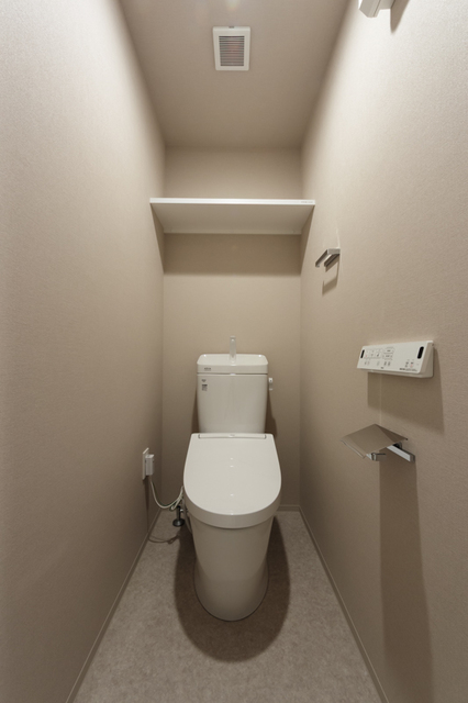トイレ　※写真は同タイプ住戸です。