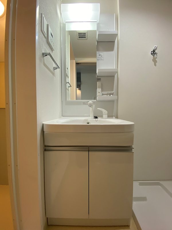 洗面設備　別のお部屋の写真ですが参考までに