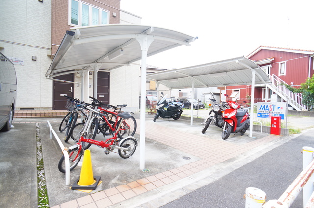 その他共有部分　雨の日でも安心して止められる屋根付の駐輪場です☆