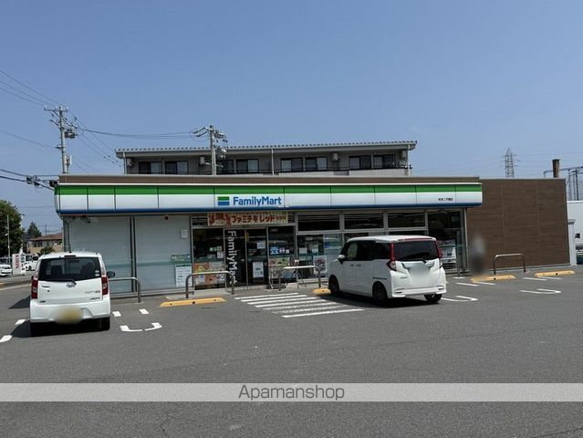 コンビニ　ファミリーマート（コンビニ）まで1372m