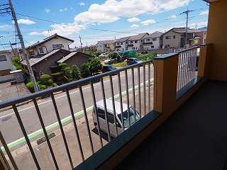 バルコニー　暖かな日差しのふりそそぐバルコニー