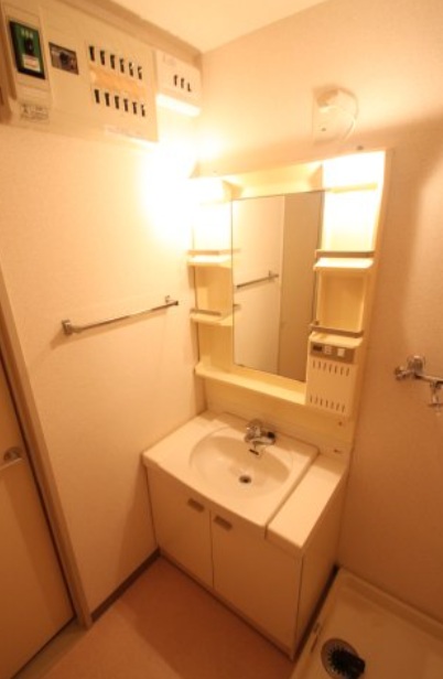 洗面設備　※同建物内の別部屋参考写真です