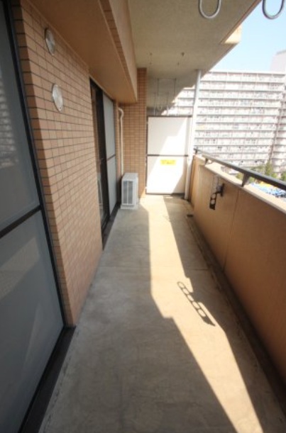 バルコニー　※同建物内の別部屋参考写真です