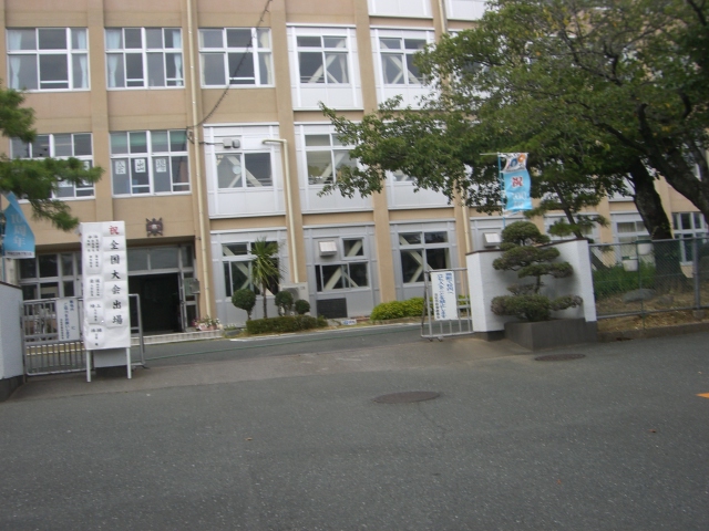 中学校　浜松市立高台中学校（中学校）まで666m
