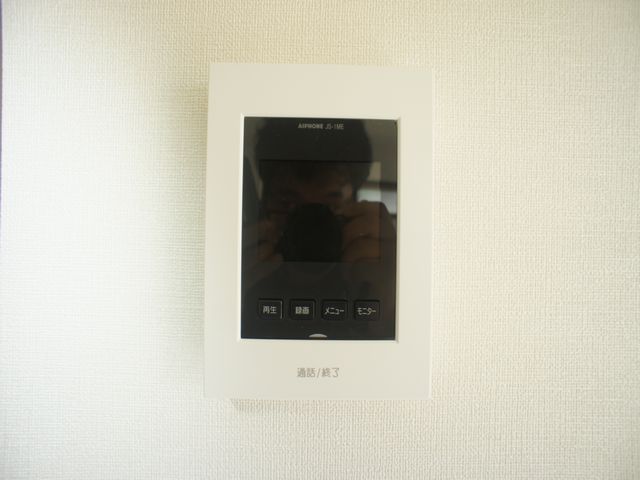 セキュリティ　訪問者の確認ができるTVドアホン付きです♪