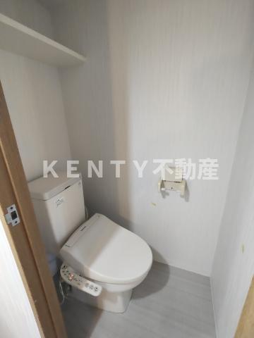 トイレ　落ち着いた色調のトイレです