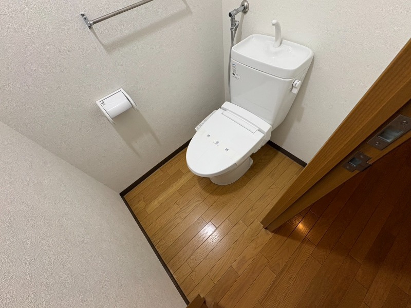 トイレ　ウォシュレット機能がついたトイレ。安心して使用できますね。